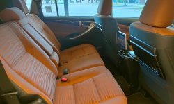 Toyota Kijang Innova V A/T Diesel 2019 Abu-abu km low 9