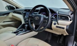 Toyota Camry 2.5 V 2019 Hitam 9
