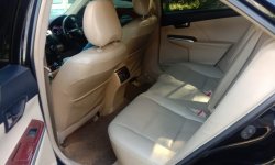 Toyota Camry 2.5 V 2012 Sedan 6