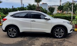 Km21rb Honda HR-V 1.5L E CVT 2018 Putih facelift pemakaian 2019 cash kredit bisa 4