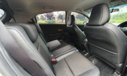 Km21rb Honda HR-V 1.5L E CVT 2018 Putih facelift pemakaian 2019 cash kredit bisa 8