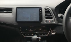 Km21rb Honda HR-V 1.5L E CVT 2018 Putih facelift pemakaian 2019 cash kredit bisa 11