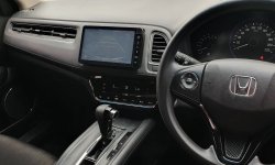 Km21rb Honda HR-V 1.5L E CVT 2018 Putih facelift pemakaian 2019 cash kredit bisa 12