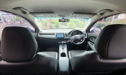 Km21rb Honda HR-V 1.5L E CVT 2018 Putih facelift pemakaian 2019 cash kredit bisa 13