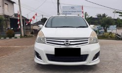 Nissan Grand Livina XV 2011 1