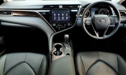 Toyota Camry V 2021 Hitam km 13rb record cash kredit proses bisa dibantu 6
