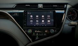 Toyota Camry V 2021 Hitam km 13rb record cash kredit proses bisa dibantu 10