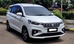 Km 900 Suzuki Ertiga Hybrid ZDi 2022 putih matic siap pakai cash kredit proses bisa dibantu 1