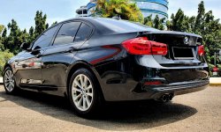 BMW 3 Series 320i M Sport hitam 2017 km 35 rban cash kredit proses bisa dibantu 9