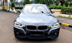 BMW 3 Series 320i M Sport abu km30rb record cash kredit proses bisa dibantu 2