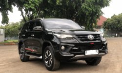 Toyota Fortuner 2.4 VRZ AT 2017 Hitam 2