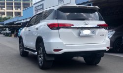 Toyota Fortuner 2.4 VRZ AT 2017 Putih 5