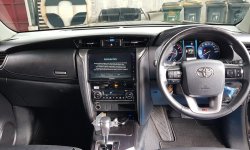 Toyota Fortuner 2.4 GR Sport A/T ( Matic Diesel ) 2022 Hitam Km 20rban Mulus Siap Pakai 3