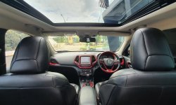 Jeep Cherokee Trailhawk AWD 2015 merah km 51rban siap pakai cash kredit proses bisa dibantu 6
