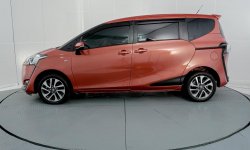 Toyota Sienta V AT 2017 Orange 3
