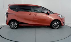 Toyota Sienta V AT 2017 Orange 5