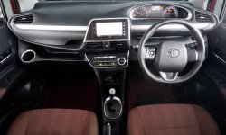 Toyota Sienta V AT 2017 Orange 9
