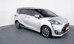 Toyota Sienta Q AT 2017 Silver 1