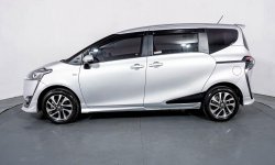 Toyota Sienta Q AT 2017 Silver 3