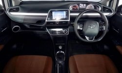 Toyota Sienta Q AT 2017 Silver 9