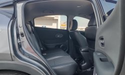 Honda HR-V E CVT 2018 Abu-abu Pajak Panjang 5