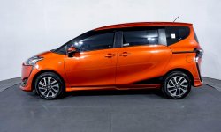 Toyota Sienta Q AT 2017 Orange 3