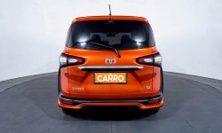 Toyota Sienta Q AT 2017 Orange 4