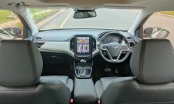 Wuling Almaz Abu-abu 11