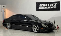 Mercedes-Benz E-Class E 230 2003 Hitam 2