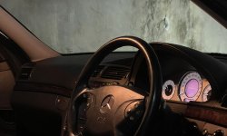 Mercedes-Benz E-Class E 230 2003 Hitam 8