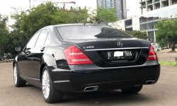 Mercedes-Benz S-Class S 300 L 2011 Hitam 5