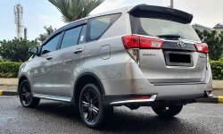 Toyota Venturer 2.4 A/T DSL 2018 Silver Dp Murah 7