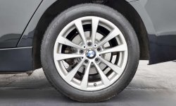 BMW 3 Series 320i 2016 9