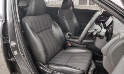 Honda HR-V E CVT 2017 Abu-abu Pajak Panjang 4