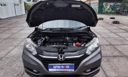 Honda HR-V E CVT 2017 Abu-abu Pajak Panjang 11