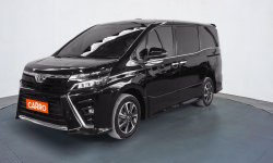 Toyota Voxy 2.0 AT 2018 Hitam 3