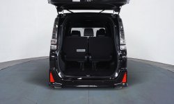 Toyota Voxy 2.0 AT 2018 Hitam 13