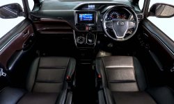 Toyota Voxy 2.0 AT 2018 Hitam 14