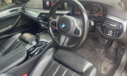 BMW 5 Series 530i 2020 Hitam 7