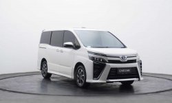 Toyota Voxy 2.0 A/T 2017 Putih 1