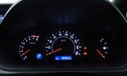 Toyota Voxy 2.0 A/T 2017 Putih 5