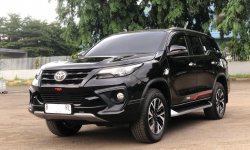 Toyota Fortuner 2.4 VRZ TRD AT 2017 Hitam 2