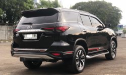 Toyota Fortuner 2.4 VRZ TRD AT 2017 Hitam 4