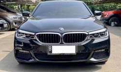 BMW 5 Series 530i M Sport AT 2020 Hitam 2
