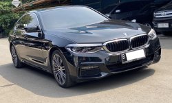 BMW 5 Series 530i M Sport AT 2020 Hitam 3