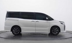 Toyota Voxy 2.0 AT 2017 Putih 3