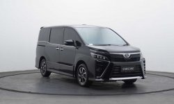 Toyota Voxy 2.0 AT 2019 Hitam 2
