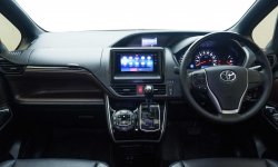 Toyota Voxy 2.0 AT 2019 Hitam 8