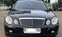 MERCEDES-BENZ E200 AT HITAM 2007 MOBIL TUA RASA BARU!! 1