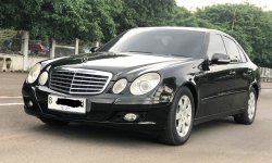 Mercedes-Benz E-Class E 200 2007 Hitam 3